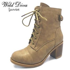 Wild Diva Lounge Essence 11 Boots Size 10